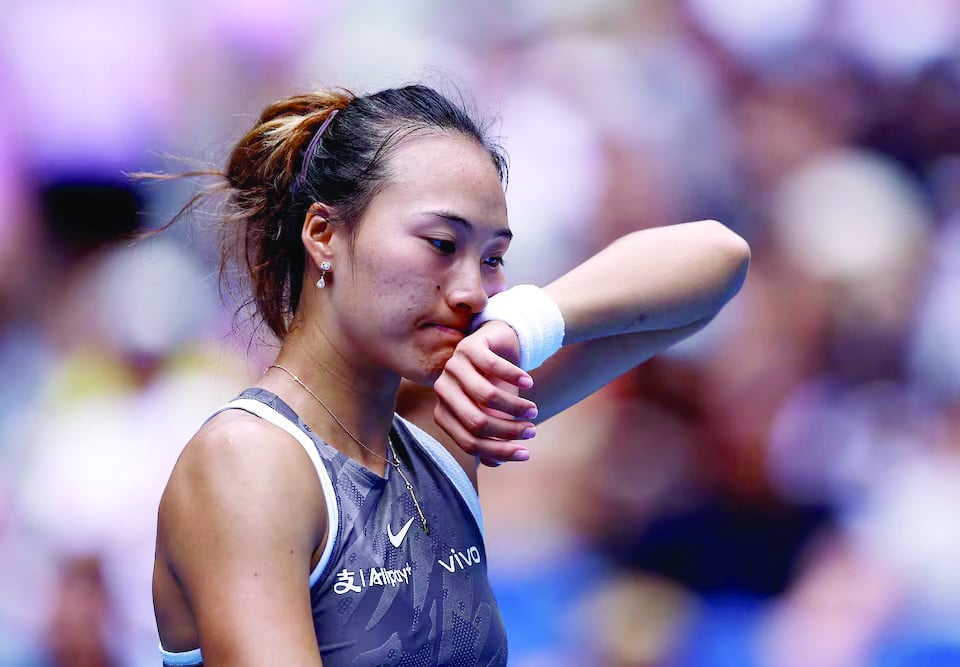 china s qinwen zheng looks dejected after losing her second round match against germany s laura siegemund photo reuters