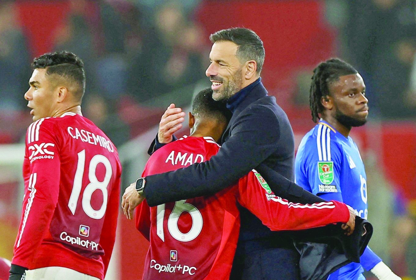 coach ruud van nistelrooy hugs forward amad diallo after man utd defeated leicester 5 2 in the round 16 of the league cup photo reuters