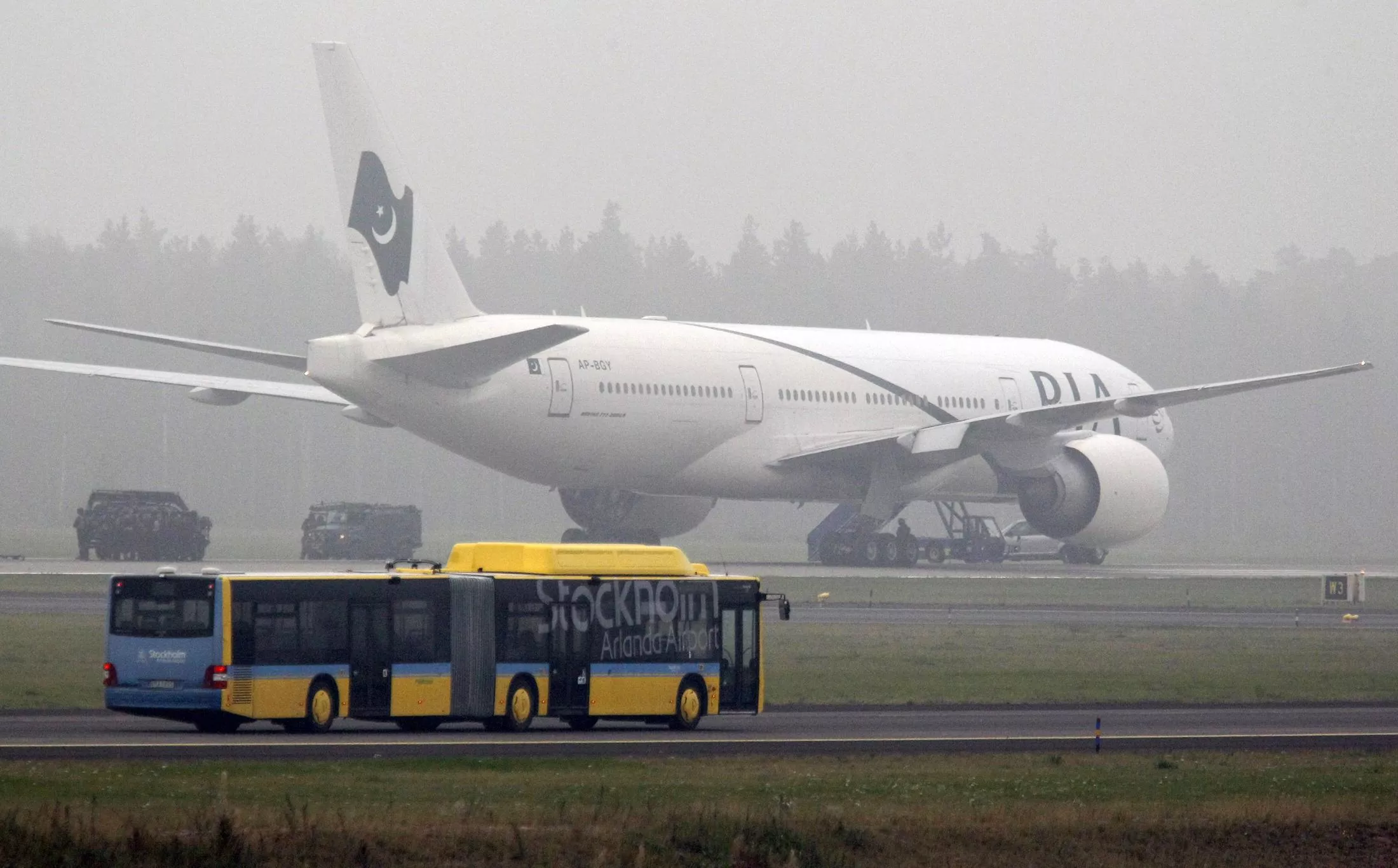 returning pilgrims troubled by flight delays