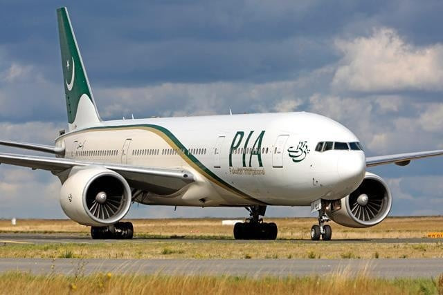 pia air hostess suspended after smuggling bust