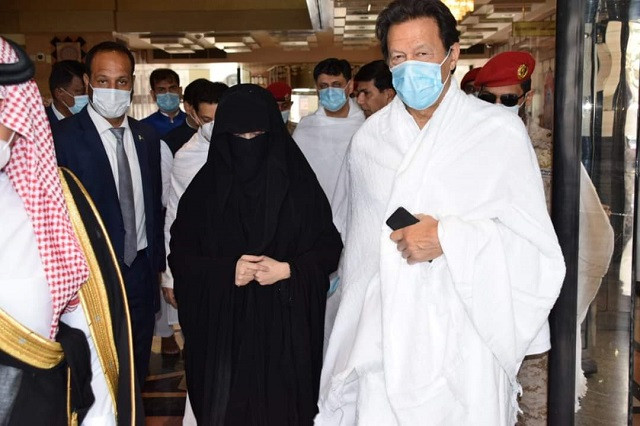 PM Imran, first lady travel to Makkah to perform Umrah - Vimarsana News