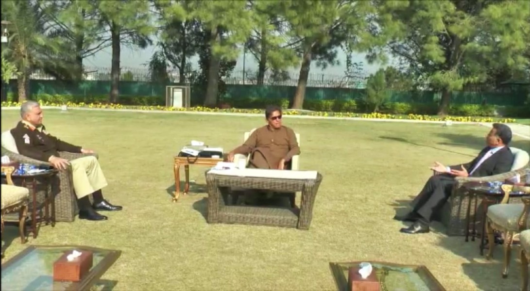 this is the high level huddle at the pm office between coas dg isi and pm imran within a month screengrab