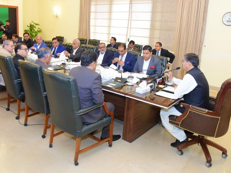 a delegation of islamabad chamber of commerce call on caretaker prime minister anwaarul haq kakar in islamabad on september 7 2023 photo pid