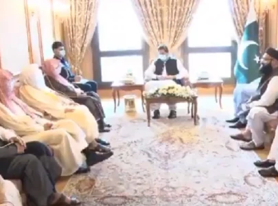 pm imran meets imam e kaaba invites imams of haramain to visit pakistan