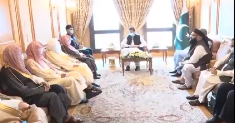 imam e kaaba al shaikh abdur rahman al sudais with a group of other imams of masjid al haram called on prime minister imran khan in makkah screengrab imam e kaaba al shaikh abdur rahman al sudais with a group of other imams of masjid al haram called on prime minister imran khan in makkah screengrab