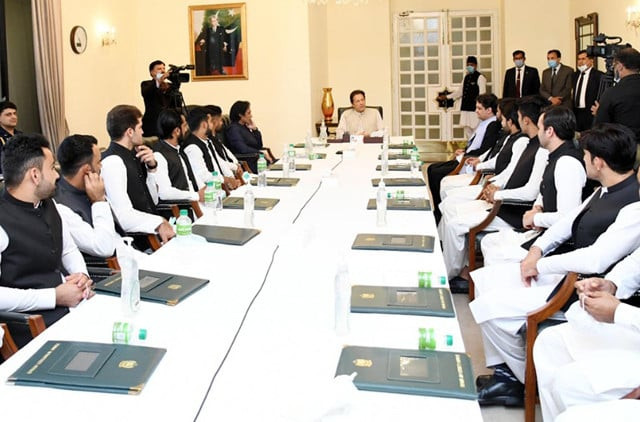 prime minister imran khan is meeting with the pakistani cricket team at pm office in islamabad on september 22 photo pid prime minister imran khan is meeting with the pakistani cricket team at pm office in islamabad on september 22 photo pid