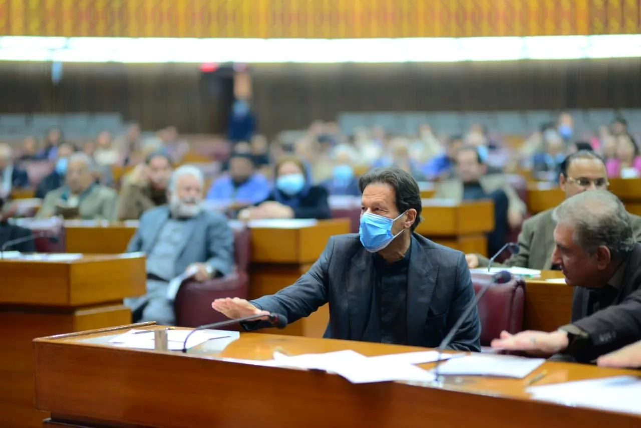 pm imran defends govt against damning transparency int l report pm imran defends govt against damning transparency int l report