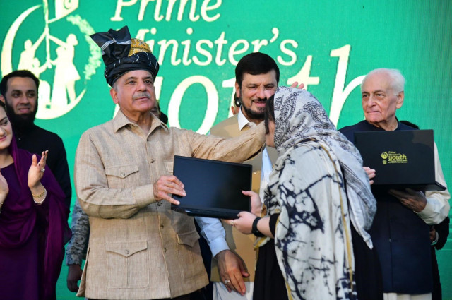 prime minister shehbaz sharif distributes laptops on merit basis among students under the pm youth laptop scheme 2023 in peshawar k p on july 11 2023 photo pid prime minister shehbaz sharif distributes laptops on merit basis among students under the pm youth laptop scheme 2023 in peshawar k p on july 11 2023 photo pid