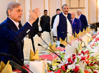 pm hosts dinner for parliamentarians urges support for constitutional amendments