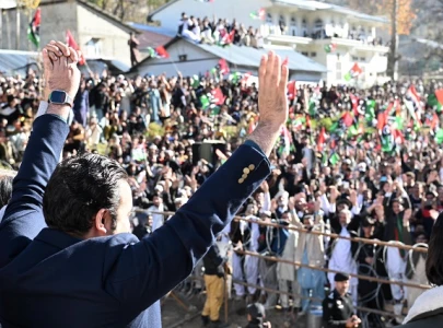 bilawal again trains his guns on traditional politicians