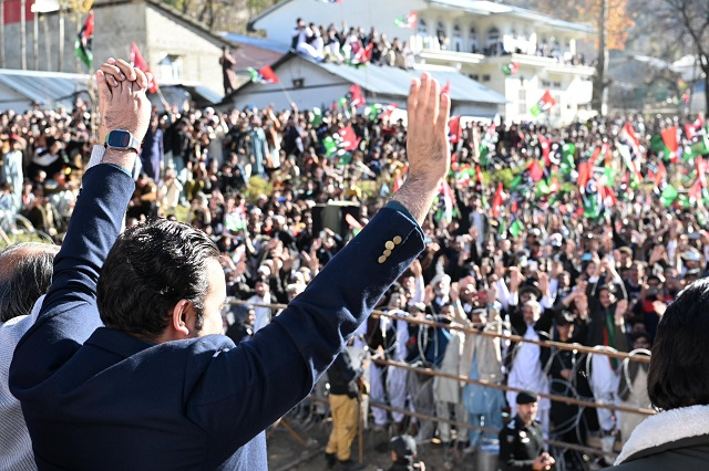 bilawal again trains his guns on traditional politicians bilawal again trains his guns on traditional politicians
