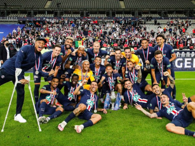 psg win french cup but mbappe injured