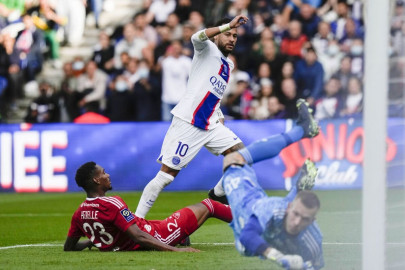 psg coach blames champions league fatigue for narrow win