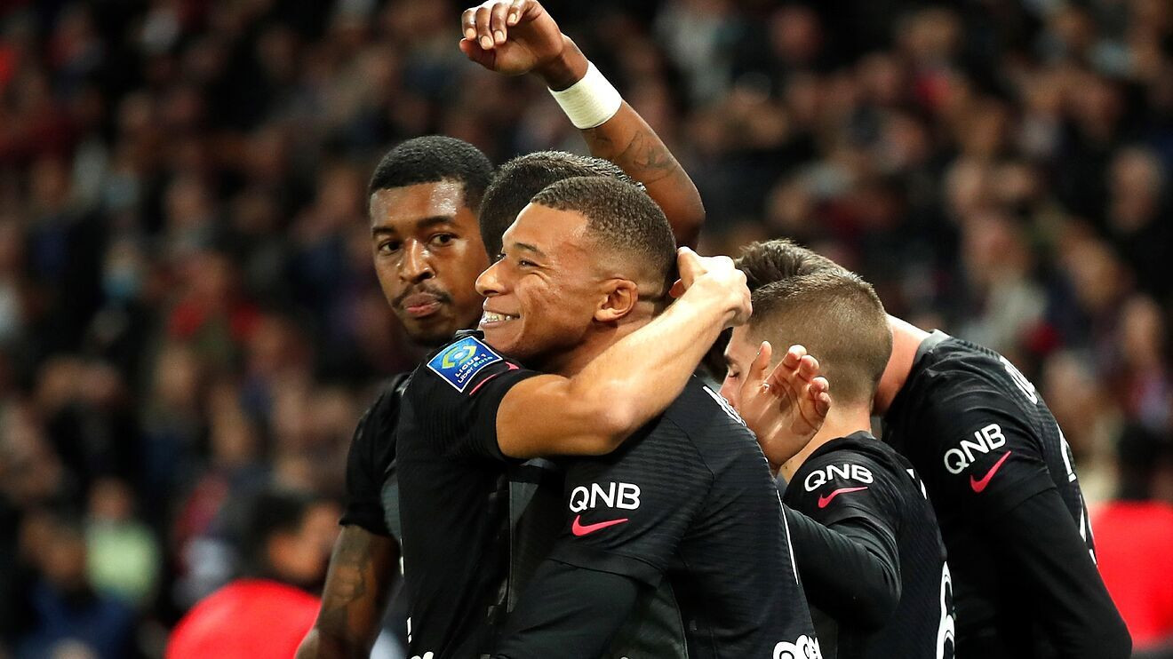 Photo of PSG scrape victory with late Mbappe penalty