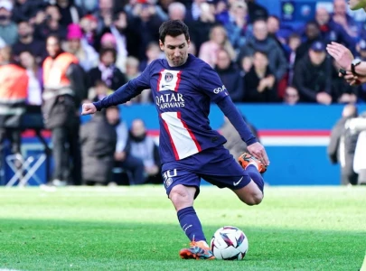 messi snatches dramatic win for psg