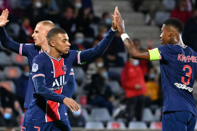 mbappe scores twice to push psg to top