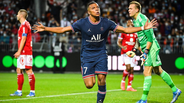 mbappe on target as psg win without messi and neymar mbappe on target as psg win without messi and neymar
