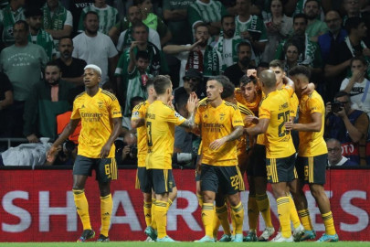 psg pipped to top spot by benfica psg pipped to top spot by benfica