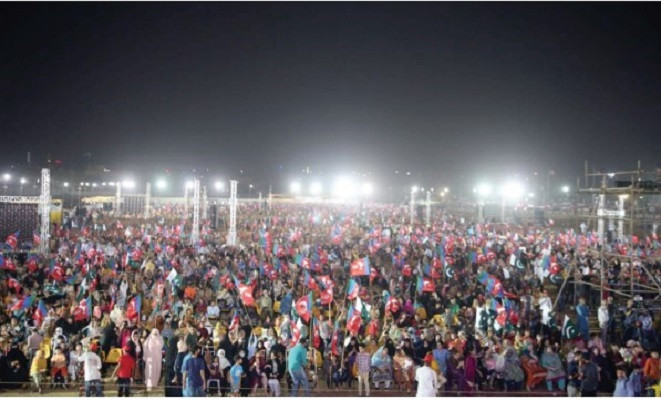 a huge crowd of women gathered at bagh e jinnah in karachi for the pak sar zameen party psp women jalsa photo express