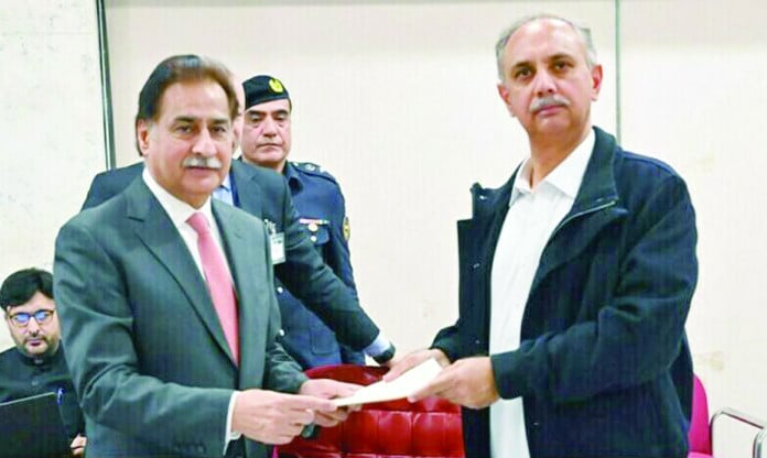 na opposition leader omar ayub presents pti s charter of demands to speaker ayaz sadiq photo app