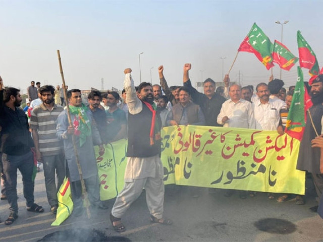 pti workers protest party supremo imran khan s disqualification