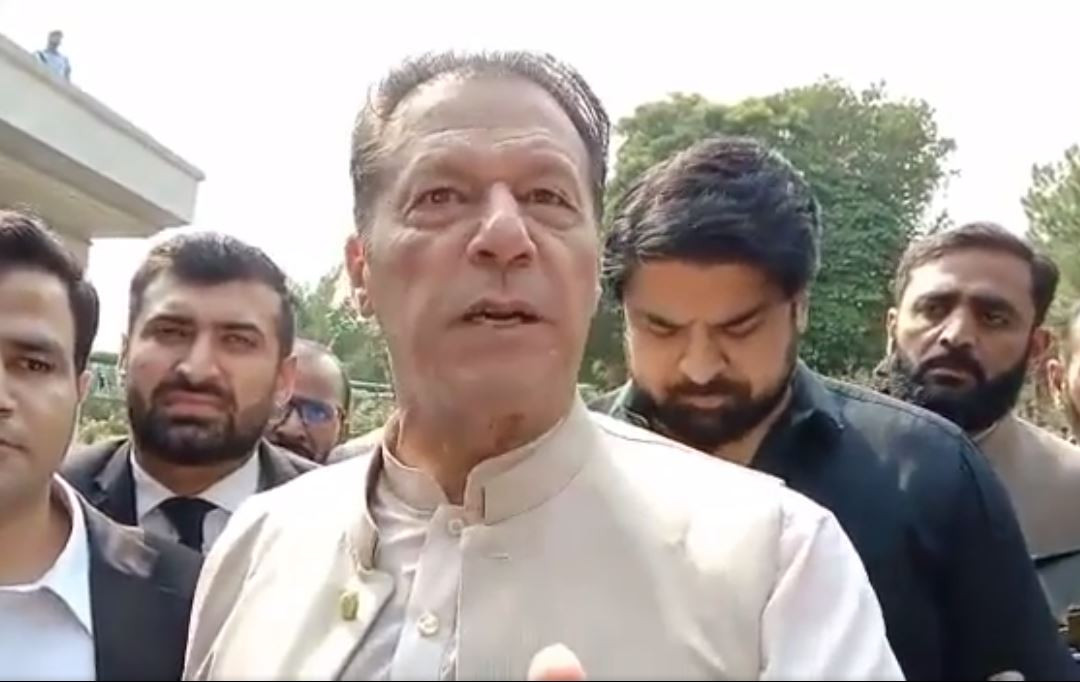 pti chief imran khan talks to media outside ihc on oct 12 2022 screengrab