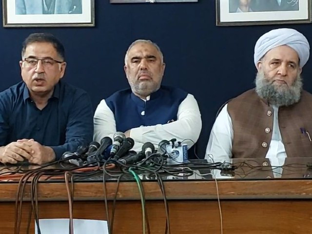 pti leaders addressing a press conference in islamabad on september 14 2022 screengrab
