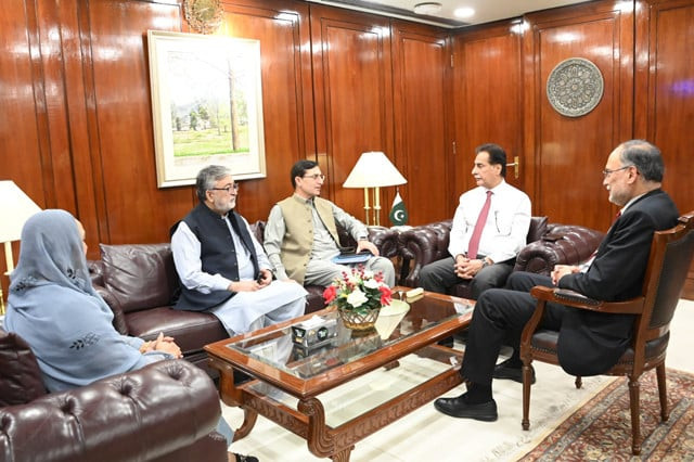 members of the special parliamentary committee along with na speaker sardar ayaz sadiq met with barrister gohar in an effort to secure pti s participation photo express members of the special parliamentary committee along with na speaker sardar ayaz sadiq met with barrister gohar in an effort to secure pti s participation photo express
