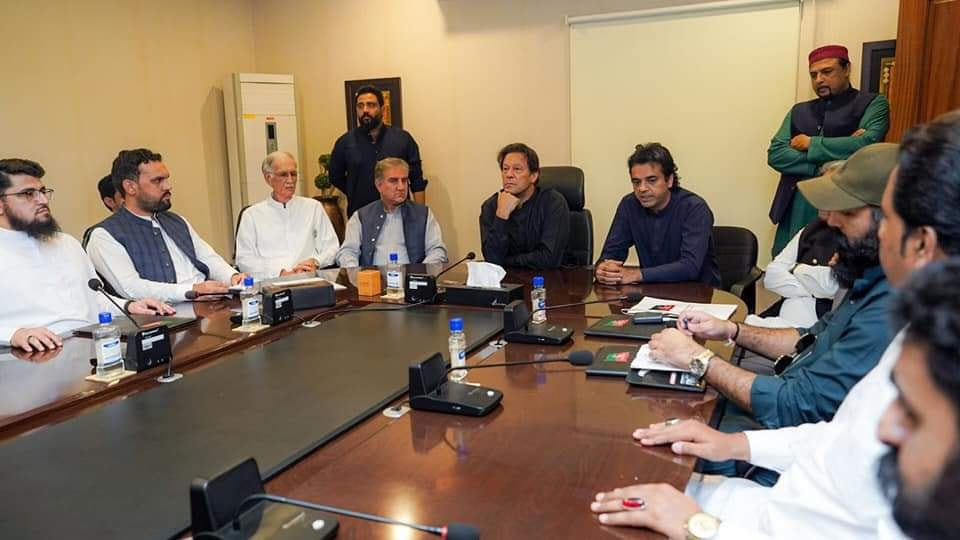 Photo of Imran, other PTI leaders issued contempt notices for ‘insulting’ CEC