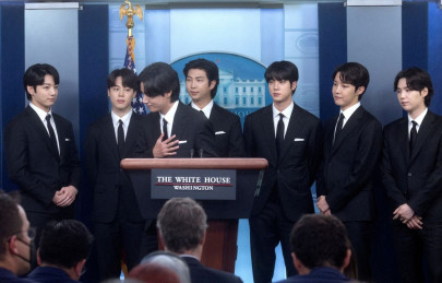 k pop supergroup bts meets joe biden speaks at white house