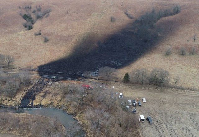 emergency crews work to clean up the largest us crude oil spill in nearly a decade following the leak at the pipeline operated by tc energy in rural washington county kansas us december 9 2022 photo reuters emergency crews work to clean up the largest us crude oil spill in nearly a decade following the leak at the pipeline operated by tc energy in rural washington county kansas us december 9 2022 photo reuters