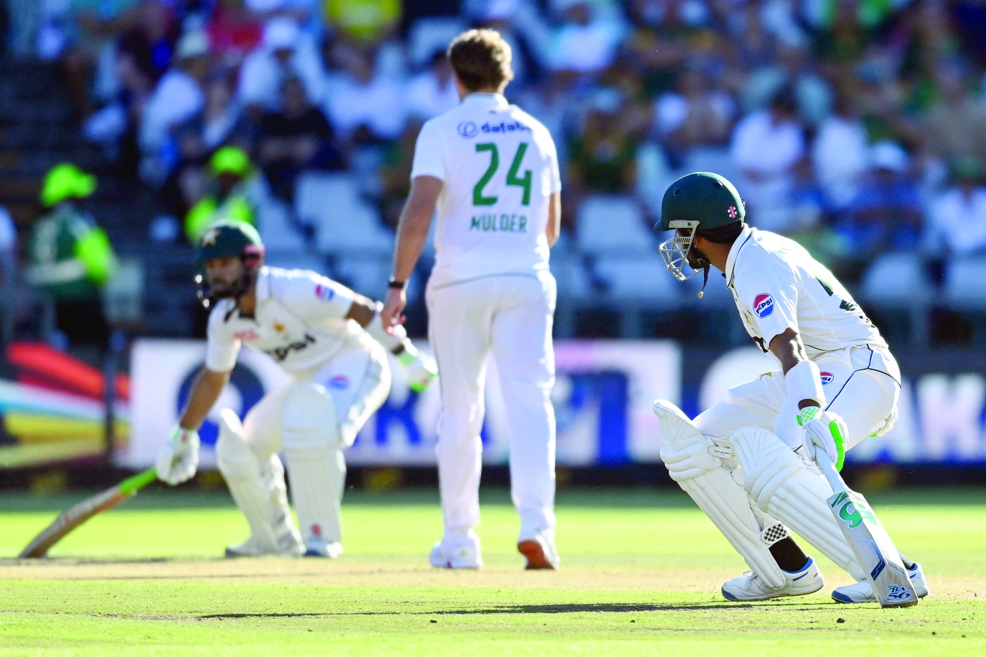 babar azam r and mohammad rizwan l run between the wickets during the second day of the second cricket test match against south africa at newlands stadium in cape town photo afp