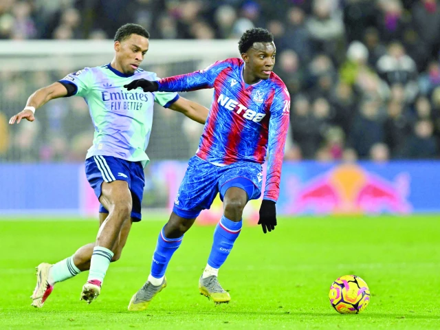 arsenal s brazilian gabriel jesus l during the english premier league match with crystal palace at selhurst park on december 21 photo afp