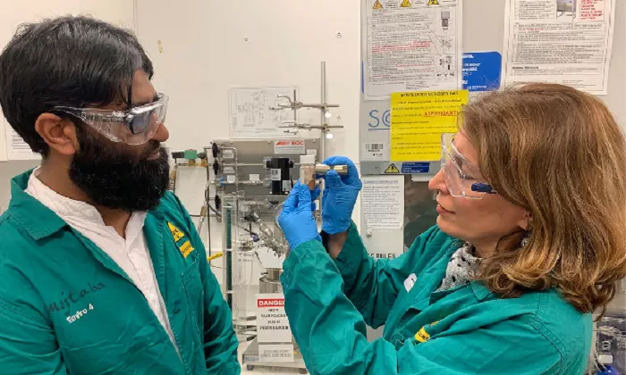pakistani australian scientists develop magnetic powder to remove microplastics from water pakistani australian scientists develop magnetic powder to remove microplastics from water