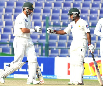 misbah ali lead pakistan fight in second test