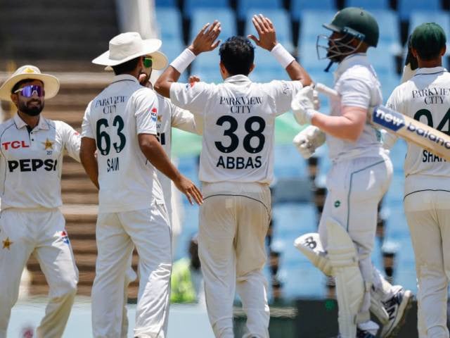 Pak v SA: Abbas’ brilliant bowling leaves South Africa reeling in first Test | The Express Tribune