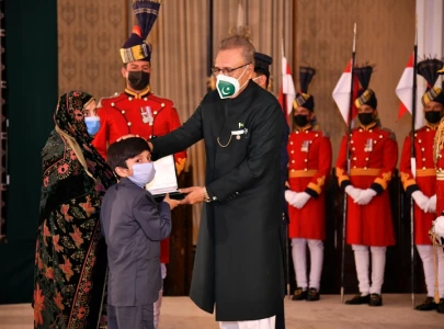 president confers top civil military awards for excellence on pakistan day