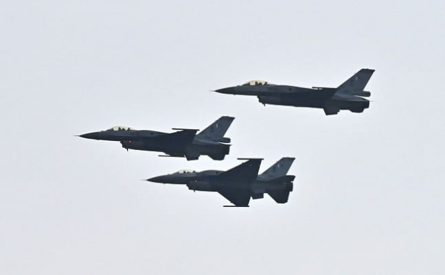 paf f 16s during the fly past photo gop paf f 16s during the fly past photo gop