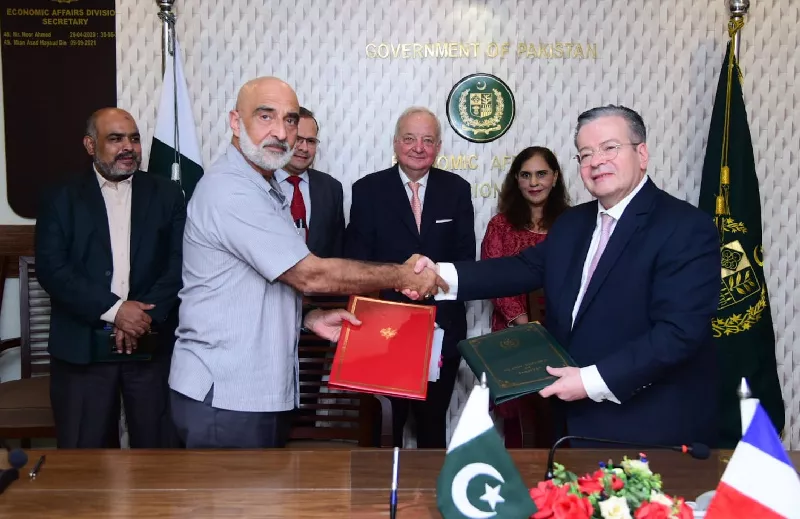 france suspends pakistan s 107m loan repayment france suspends pakistan s 107m loan repayment
