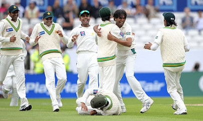spectacular pakistan bowl out australia on 88