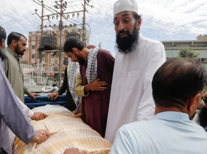 deadly chaos as pakistanis scramble for scarce donations