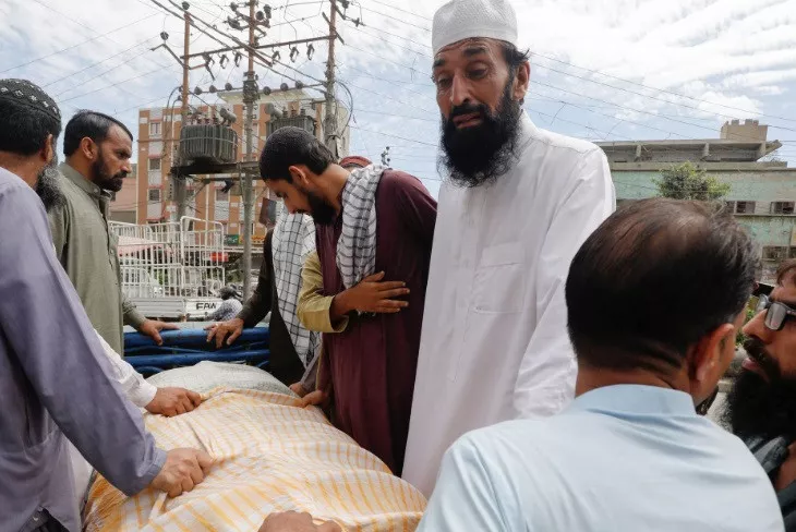 umer zada father of seven year old saad umer who was killed with others in a stampede during handout distribution mourns the death of his son during the funeral in karachi pakistan april 1 2023 reuters akhtar soomro umer zada father of seven year old saad umer who was killed with others in a stampede during handout distribution mourns the death of his son during the funeral in karachi pakistan april 1 2023 reuters akhtar soomro
