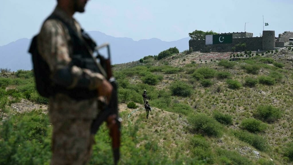 pakistani soldiers guard the afghan border photo afp file