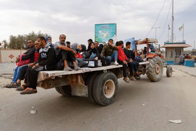 palestinians fleeing north gaza as israeli tanks roll deeper into the enclave in the central gaza strip november 12 2023 photo reuters palestinians fleeing north gaza as israeli tanks roll deeper into the enclave in the central gaza strip november 12 2023 photo reuters