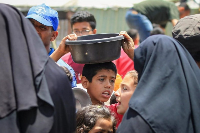 palestinians queue for meal rations at a communal food distribution point in al bureij refugee camp in the besieged gaza strip on june 3 2024 photo afp palestinians queue for meal rations at a communal food distribution point in al bureij refugee camp in the besieged gaza strip on june 3 2024 photo afp