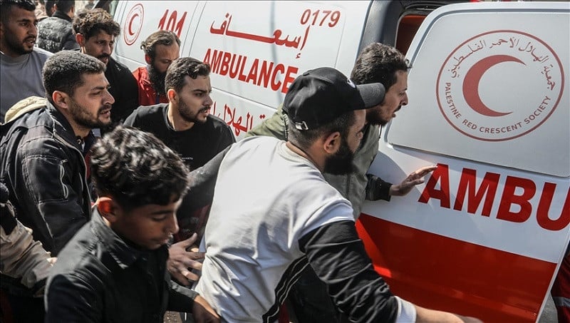 palestinians carry an injured man to an ambulance after an attack by israeli forces in rafah gaza on february 24 2024 photo anadolu agency