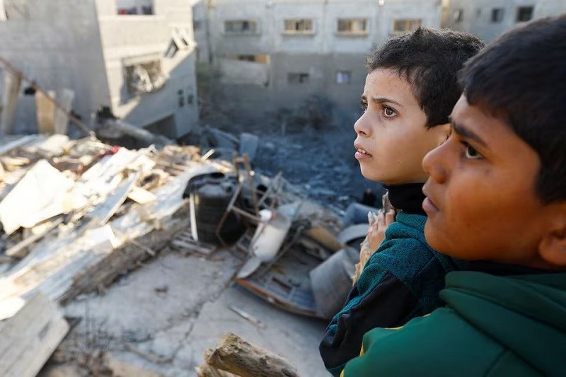 Palestinian children demeanour during a repairs during a site of Israeli strikes on houses in Khan Younis in a southern Gaza Strip, Dec 10, 2023. PHOTO: REUTERS