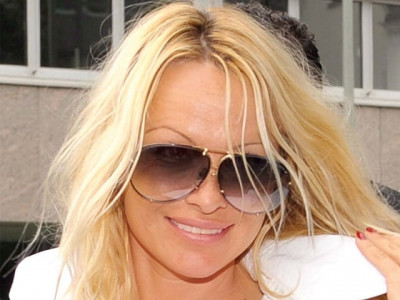 pamela anderson may join bigg boss 4
