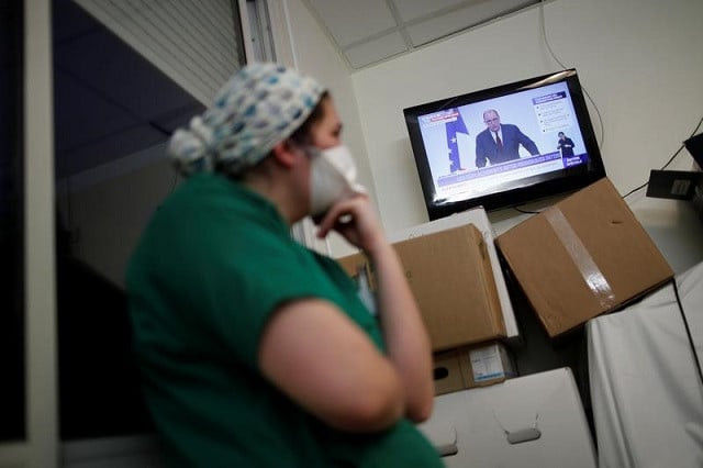 french healthcare workers refuse covid vaccine over possible side effects french healthcare workers refuse covid vaccine over possible side effects