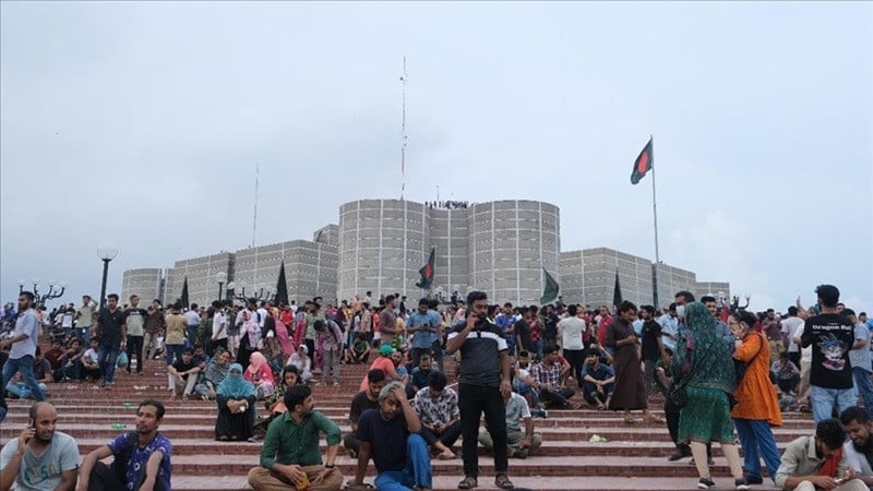 anti government protestors gather at the parliament house in dhaka on august 5 2024 photo anadolu agency